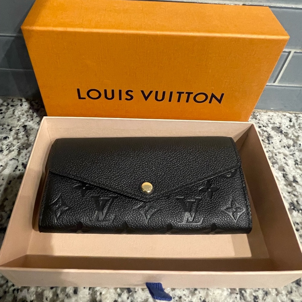 Authentic Louis Vuitton Sarah Wallet
